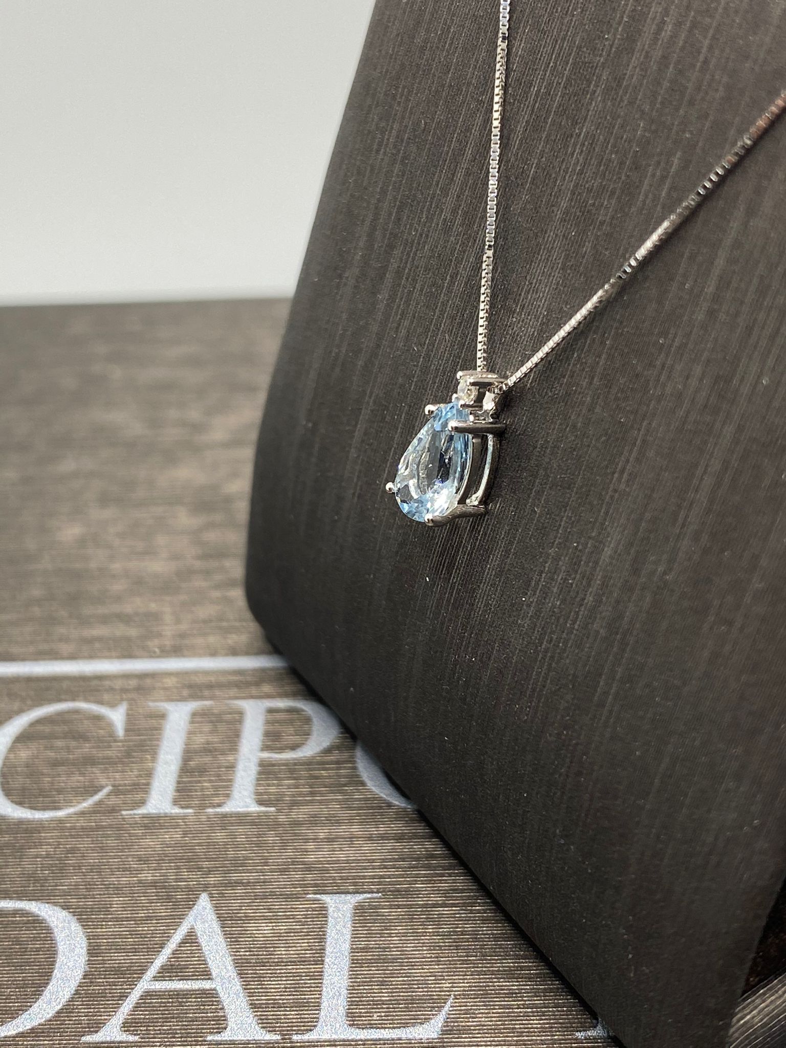 Girocollo acquamarina goccia 0,74 ct oro diamanti art. 190798 Girocollo acquamarina goccia 0,74 ct oro diamanti art. 190798