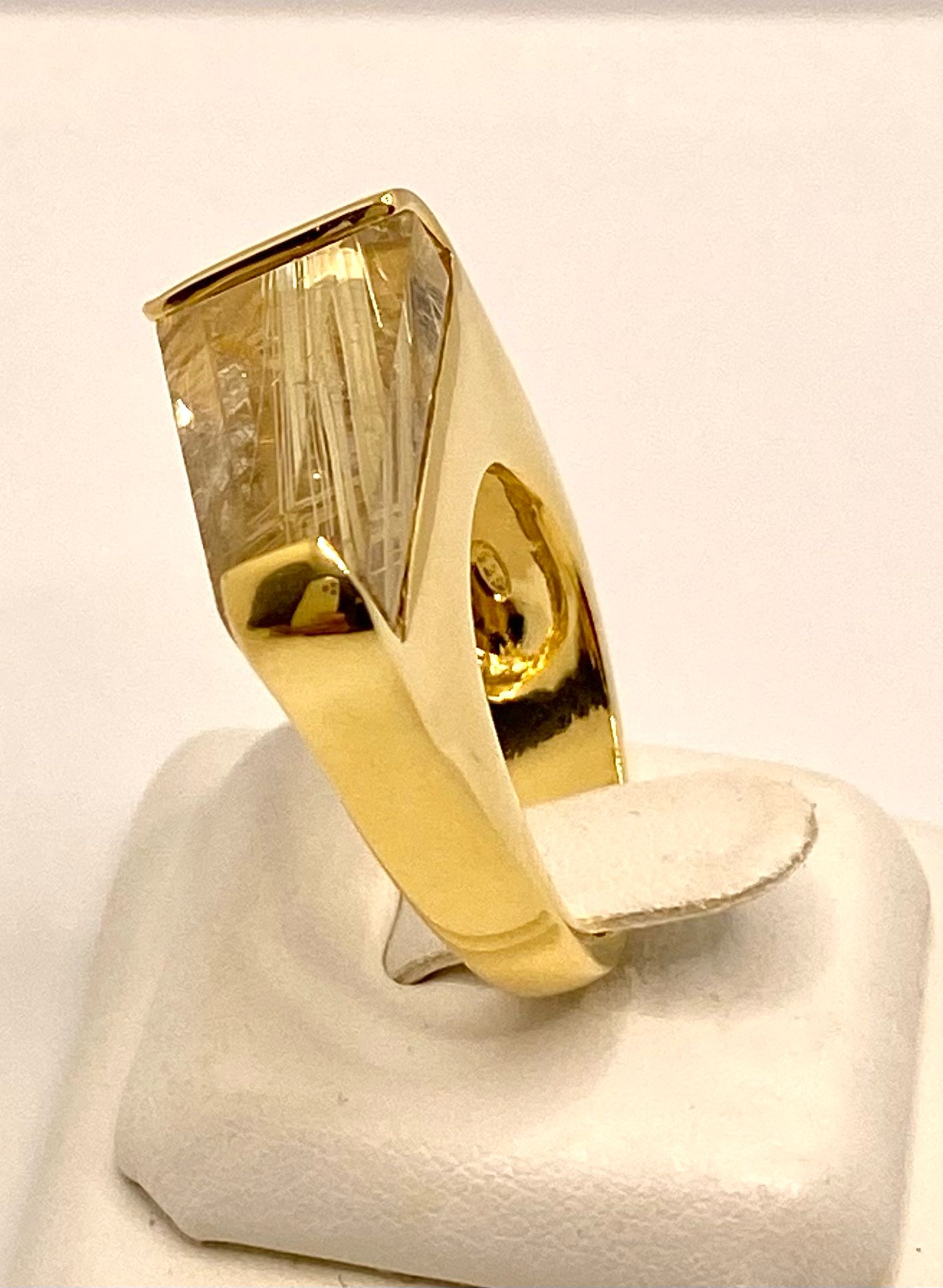 Anello in bronzo e quarzo Anello in bronzo e quarzo