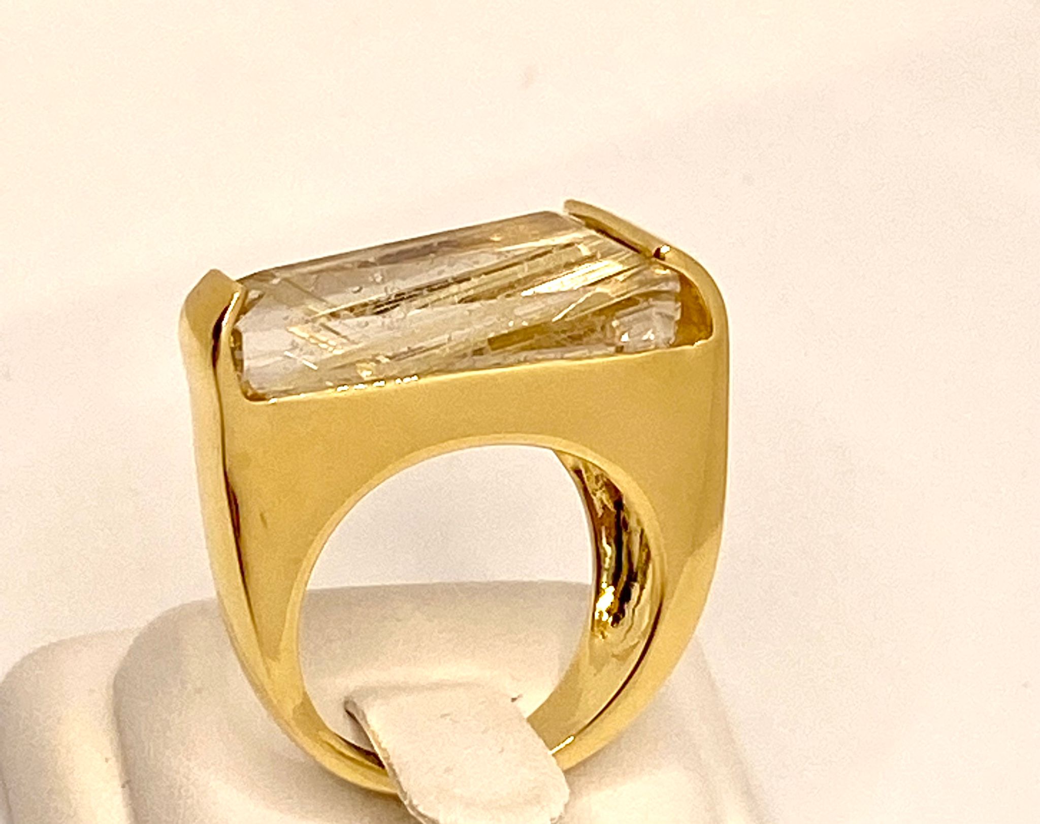 Anello in bronzo e quarzo Anello in bronzo e quarzo