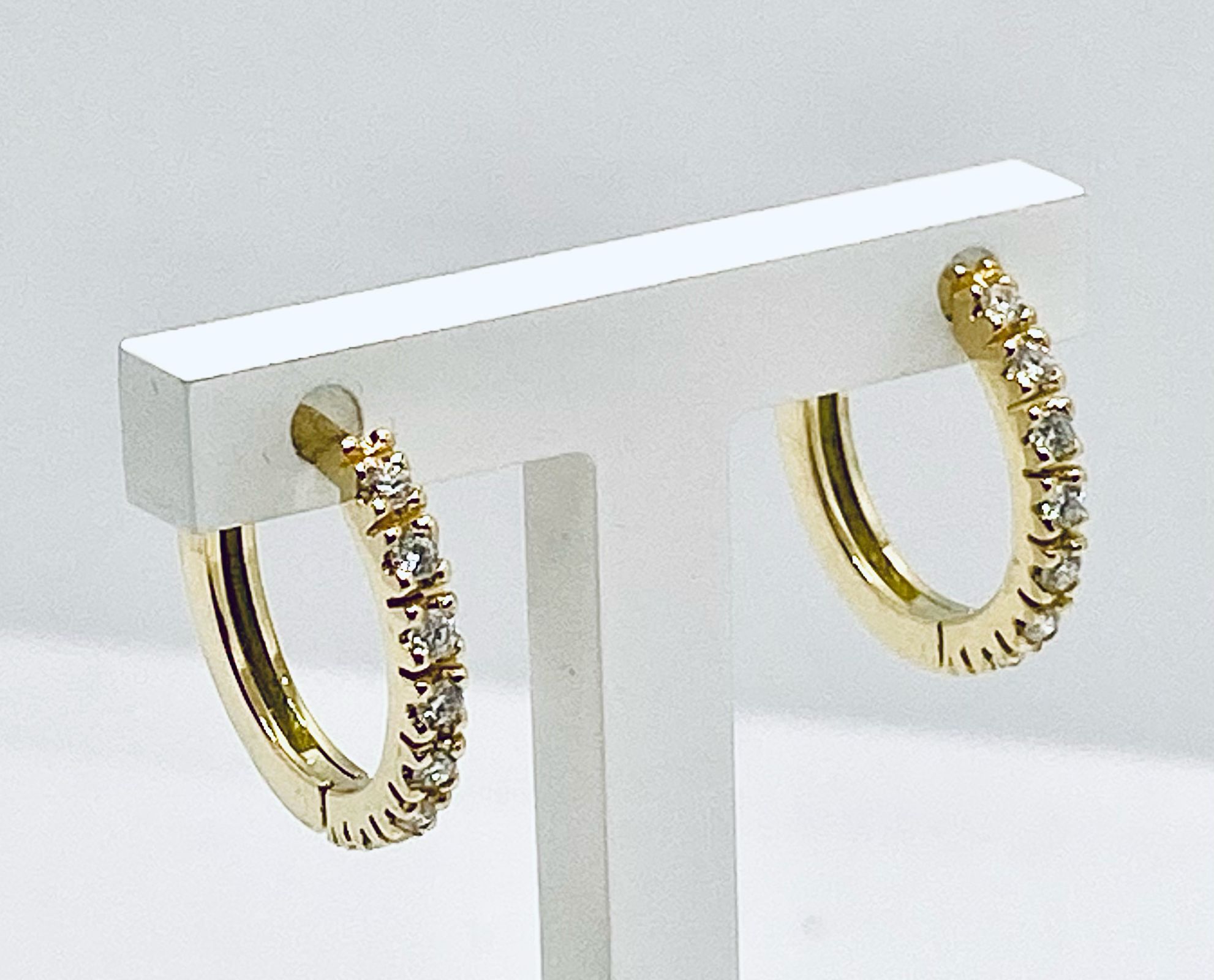 Orecchini a cerchio con diamanti Art.1077