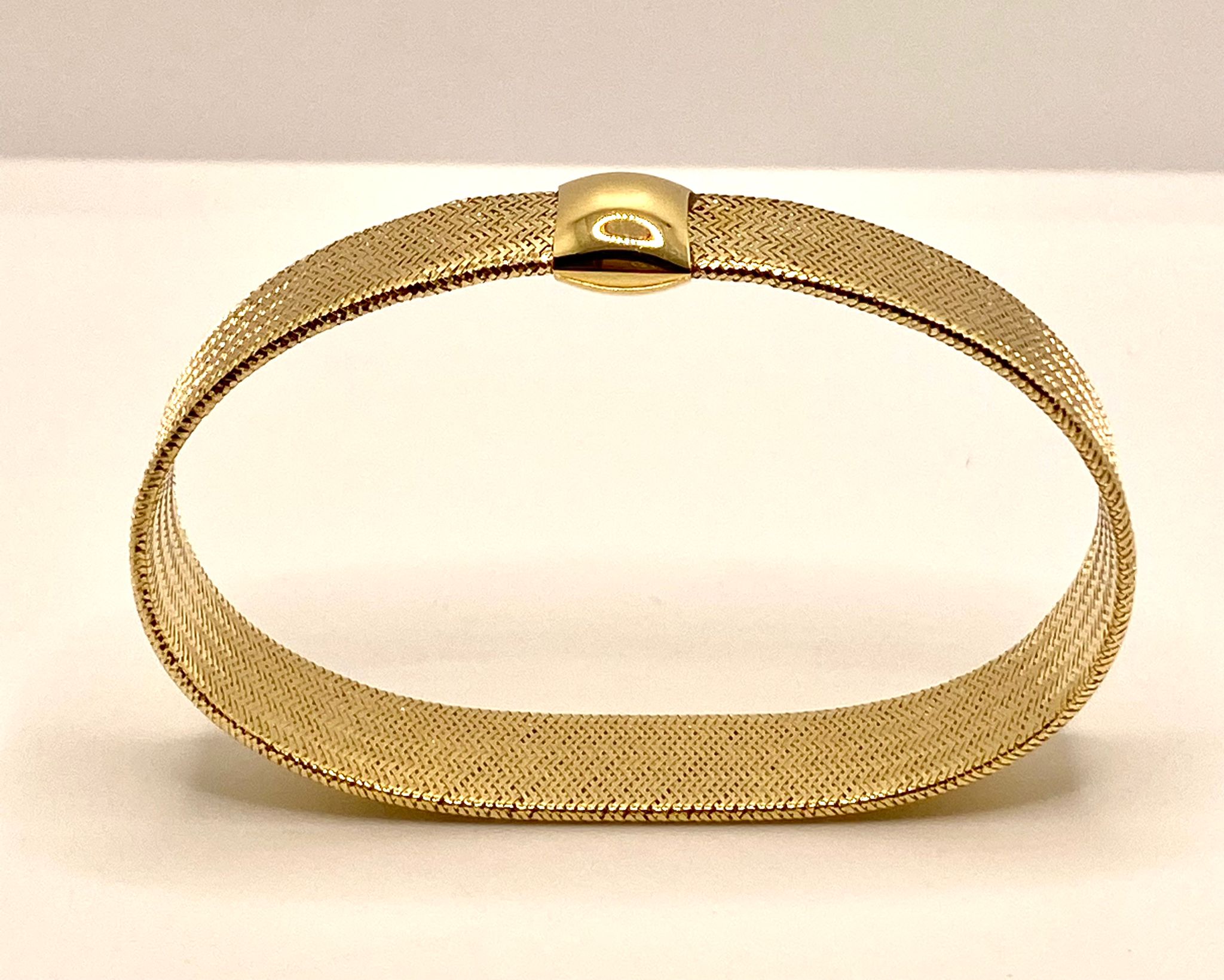 750% yellow gold thread soft bracelet item code BF01 750% yellow gold thread soft bracelet item code BF01