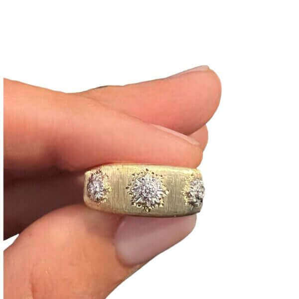 Anello in oro satinato e diamanti art. MS224 Anello in oro satinato e diamanti art. MS224