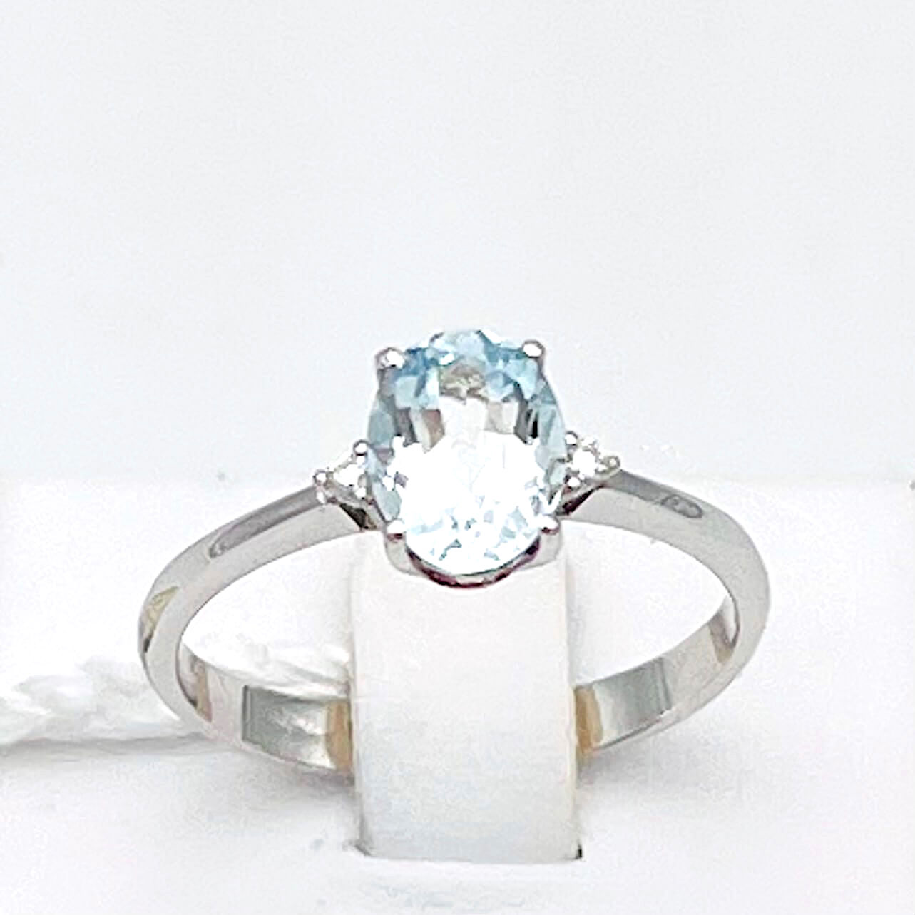 Ring with aquamarine in 750% gold and diamonds Art.AN2705-1