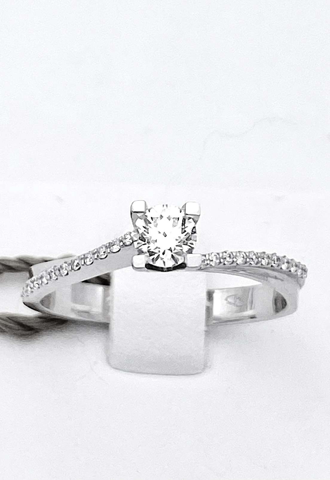 Anello solitario oro e diamanti DESIDERIO art. AN2760