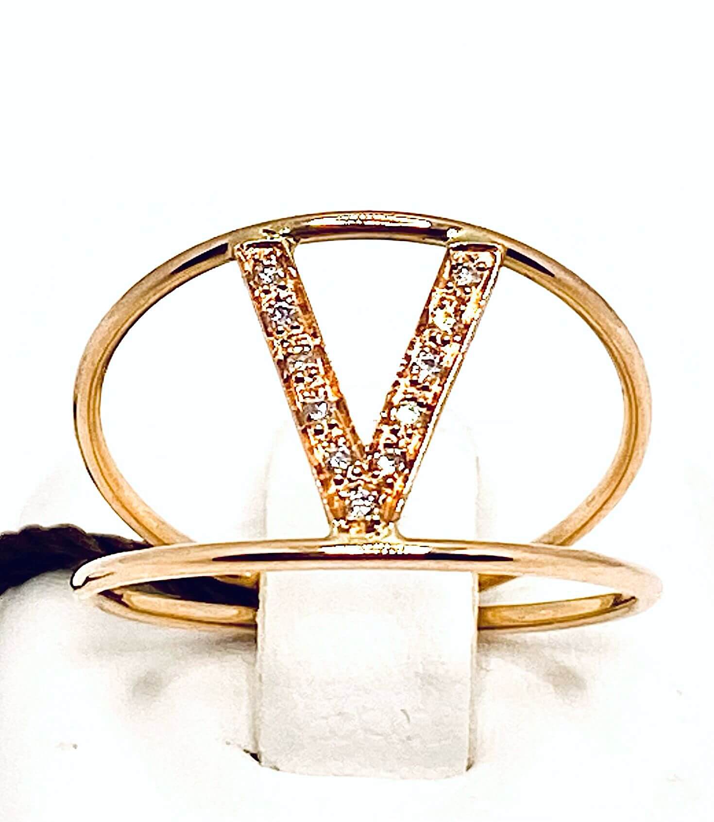 Initial ring in rose gold art.AN-V R