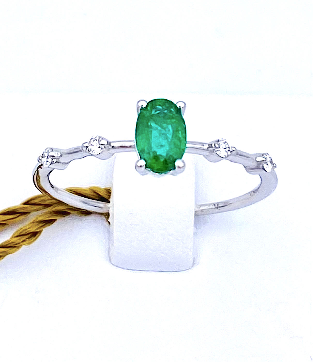 Anello smeraldo e diamanti oro bianco GEMME art. AN2443-4