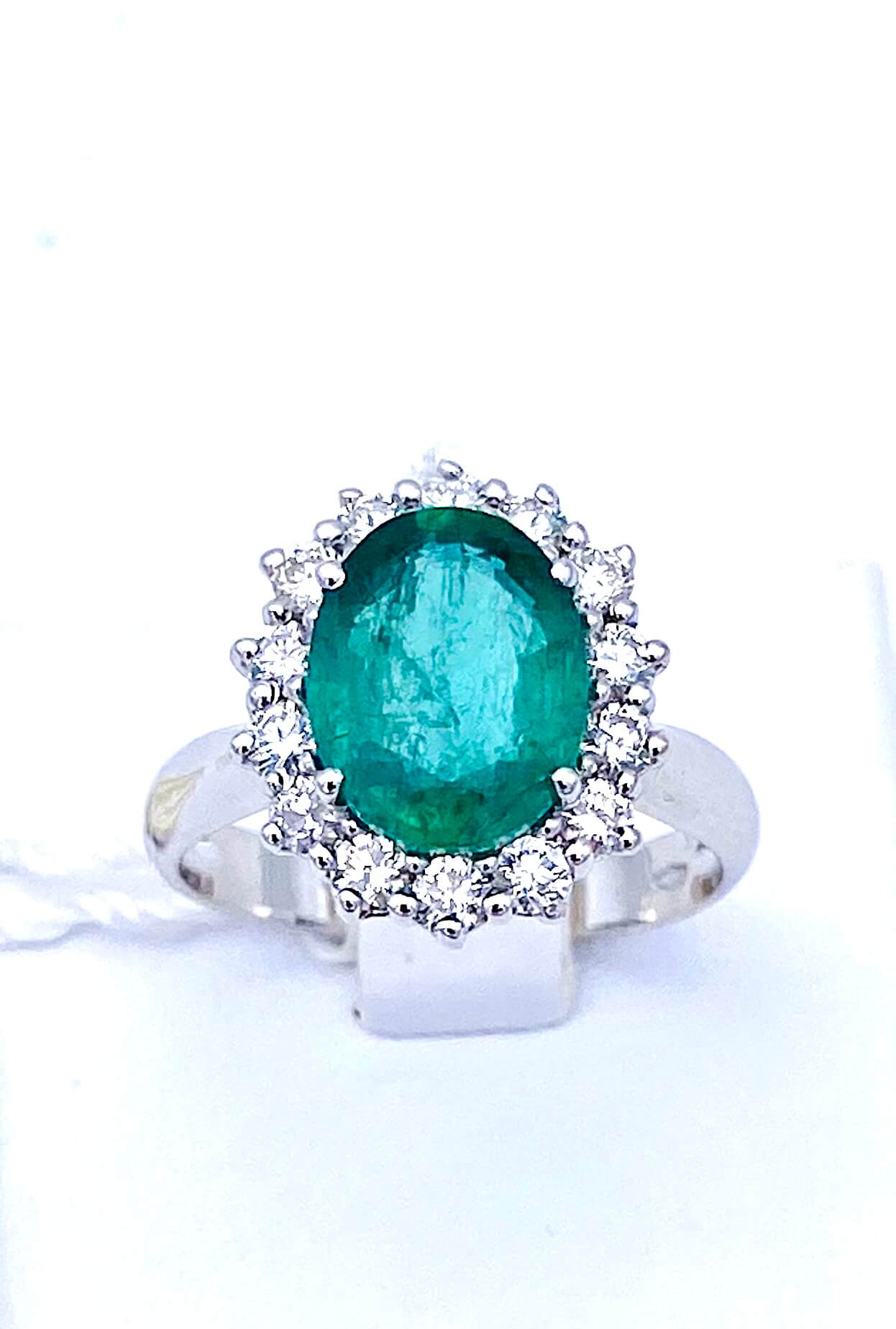 Emerald ring and diamonds white gold 750% art.AN2602